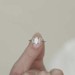 Varsha Engagement Ring (Earth Mined Side Diamonds)