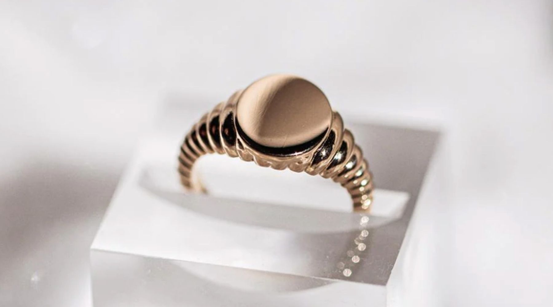 What Is A Signet Ring and How To Wear It