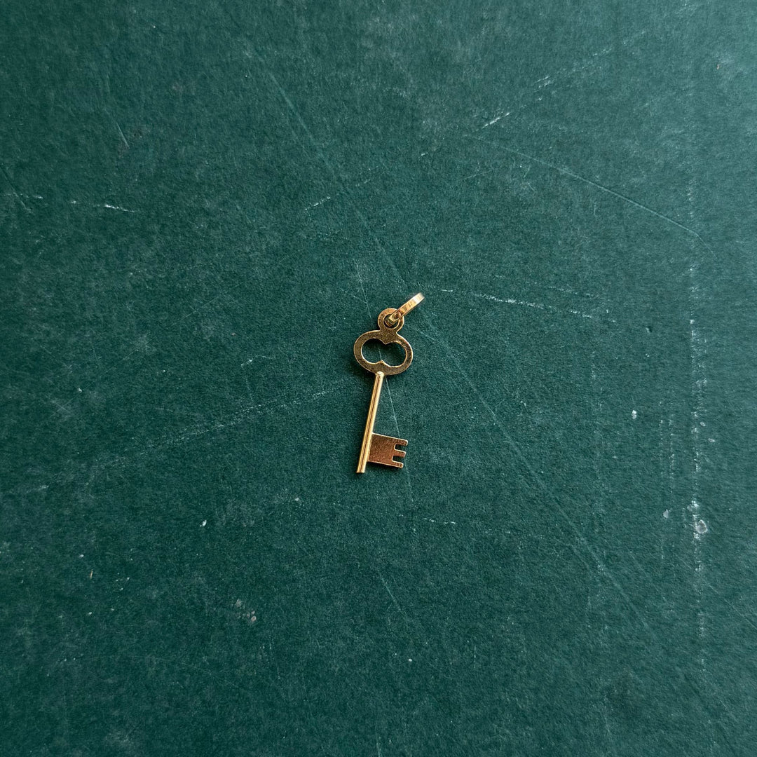 Vintage Key Charm - Consider the Wldflwrs