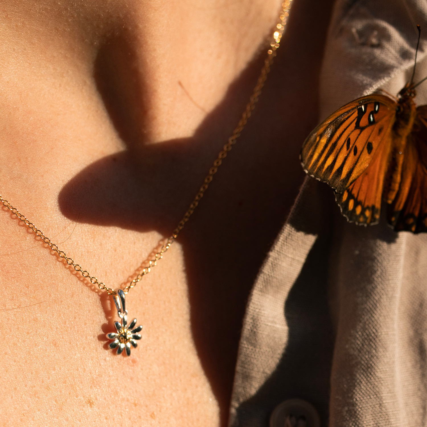 Daisy Pendant Necklace - Consider the Wldflwrs